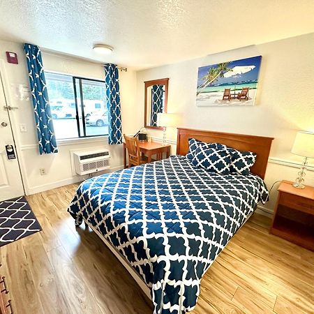 Belfair Motel Экстерьер фото